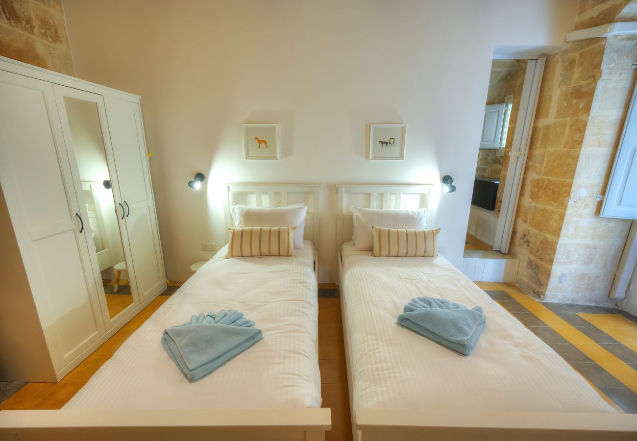 Casa adosada en Valletta - Charming 2bedroom townhouse Valletta center KBUT1-1