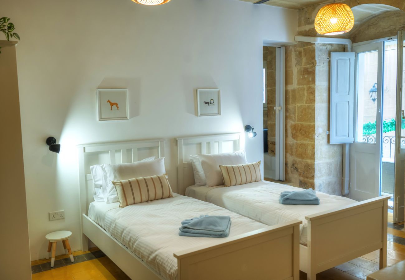 Casa adosada en Valletta - Charming 2bedroom townhouse Valletta center KBUT1-1