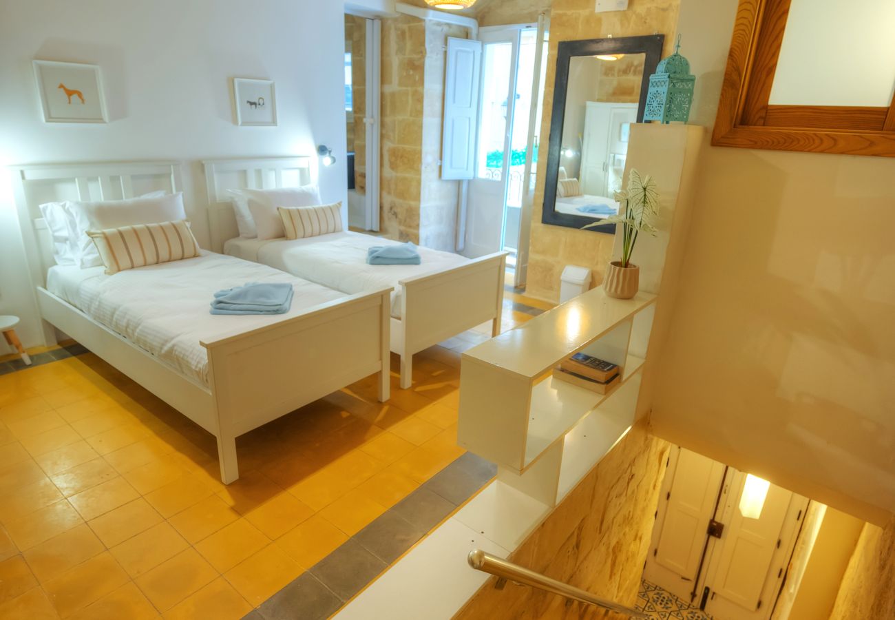 Casa adosada en Valletta - Charming 2bedroom townhouse Valletta center KBUT1-1