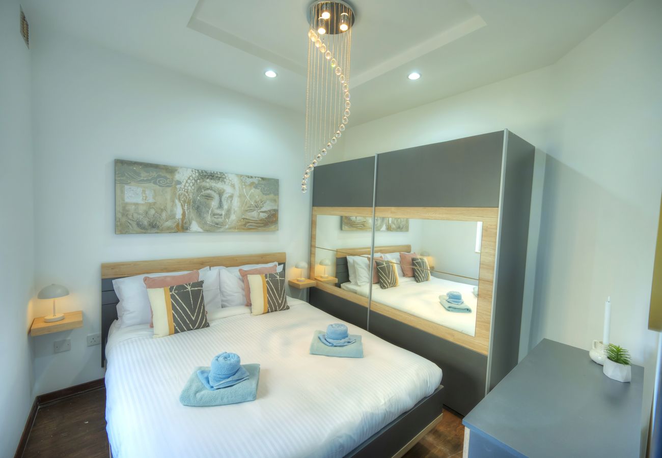Apartamento en Sliema - Roof terrace, Seaview 3 bedroom penthouse GOSLM-11