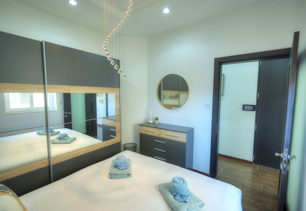 Apartamento en Sliema - Roof terrace, Seaview 3 bedroom penthouse GOSLM-11