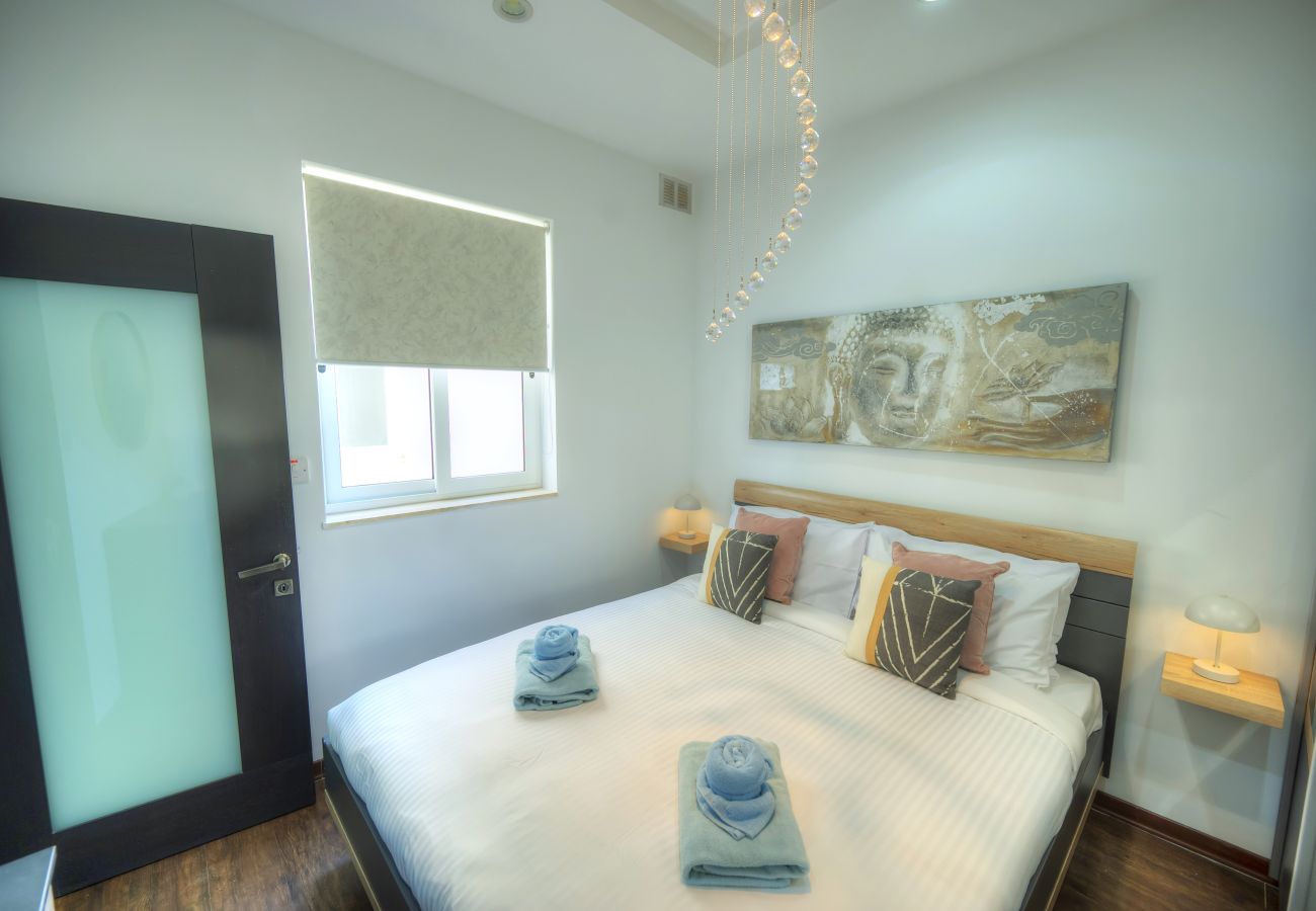 Apartamento en Sliema - Roof terrace, Seaview 3 bedroom penthouse GOSLM-11