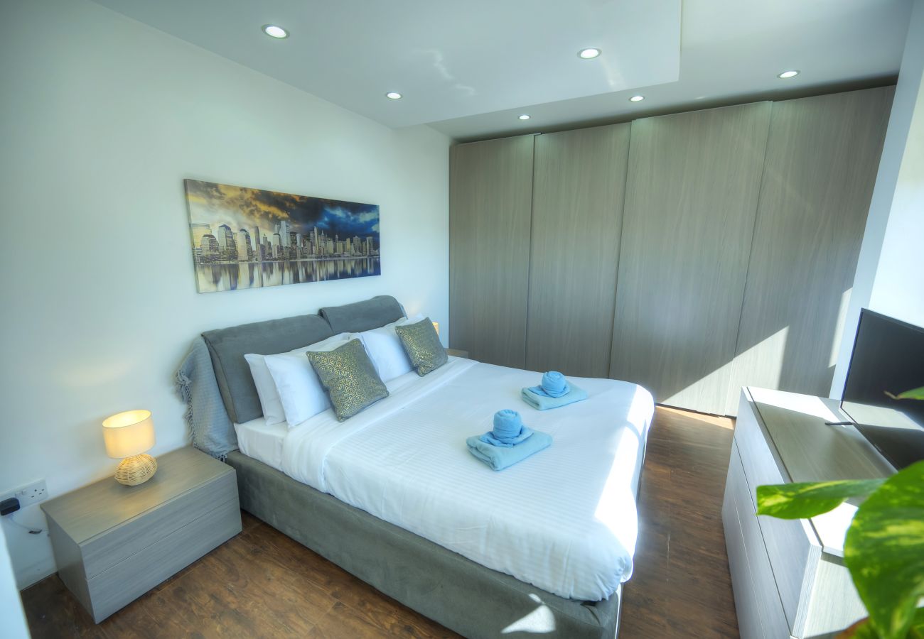 Apartamento en Sliema - Roof terrace, Seaview 3 bedroom penthouse GOSLM-11