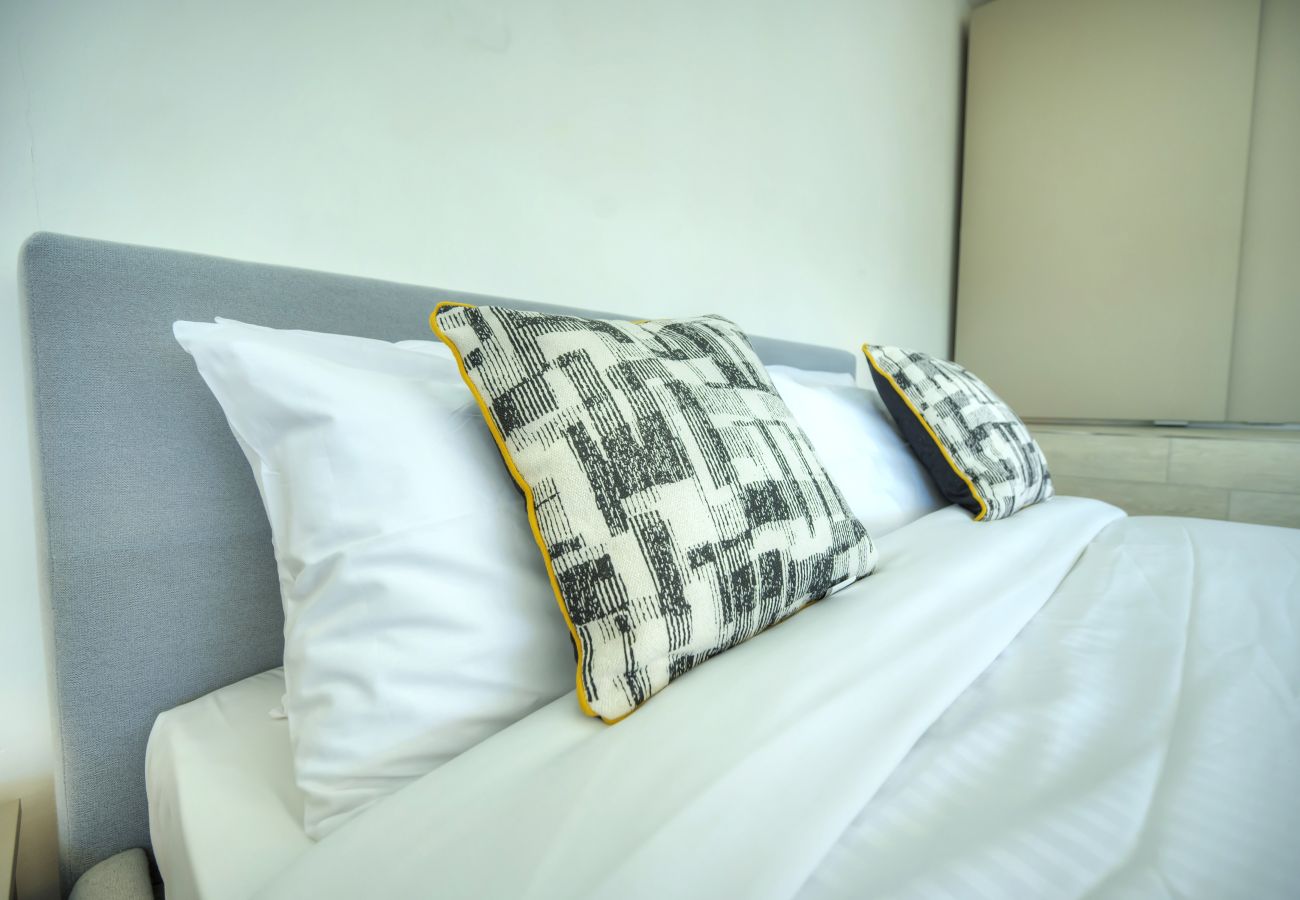 Apartamento en Sliema - Roof terrace, Seaview 3 bedroom penthouse GOSLM-11