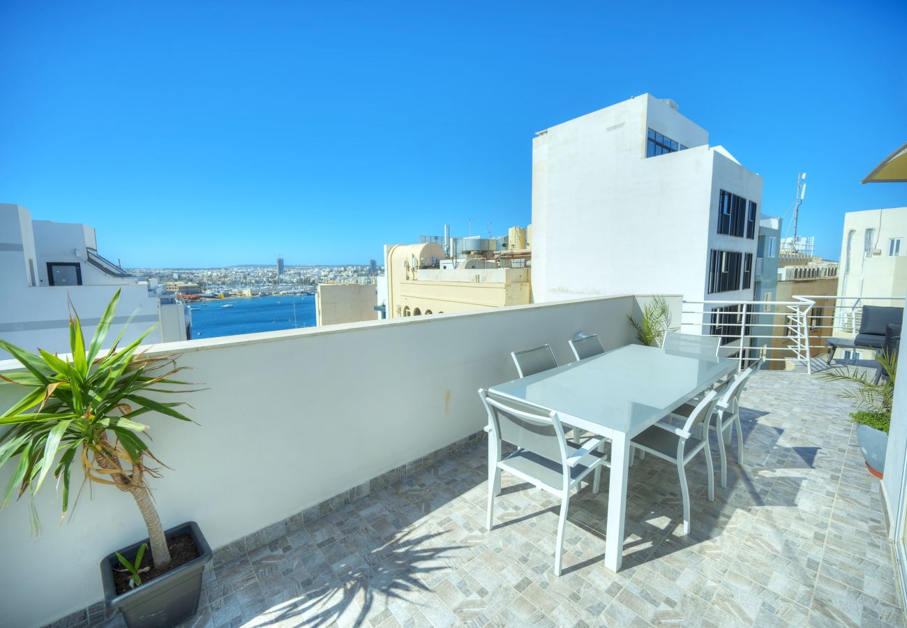 Apartamento en Sliema - Roof terrace, Seaview 3 bedroom penthouse GOSLM-11