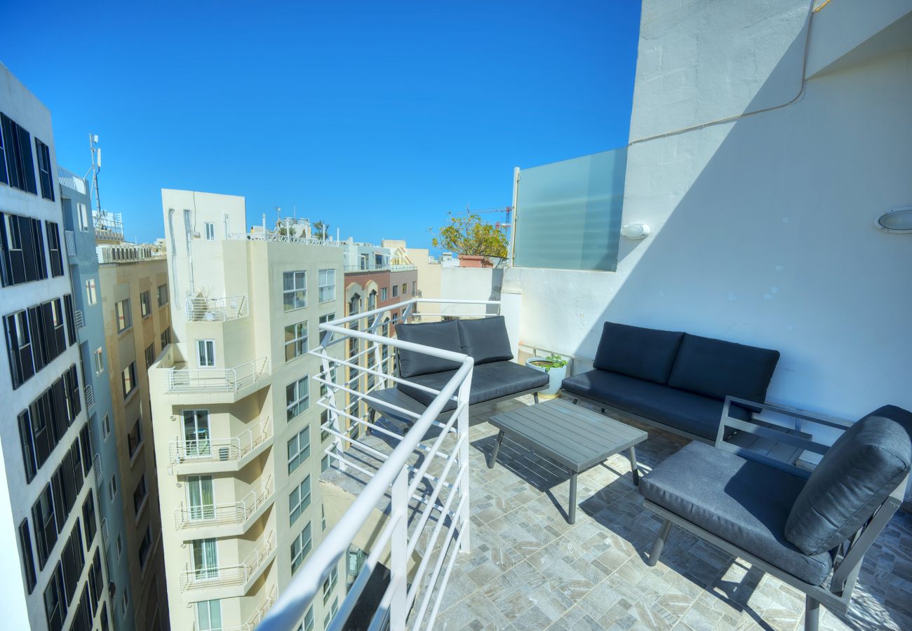 Apartamento en Sliema - Roof terrace, Seaview 3 bedroom penthouse GOSLM-11