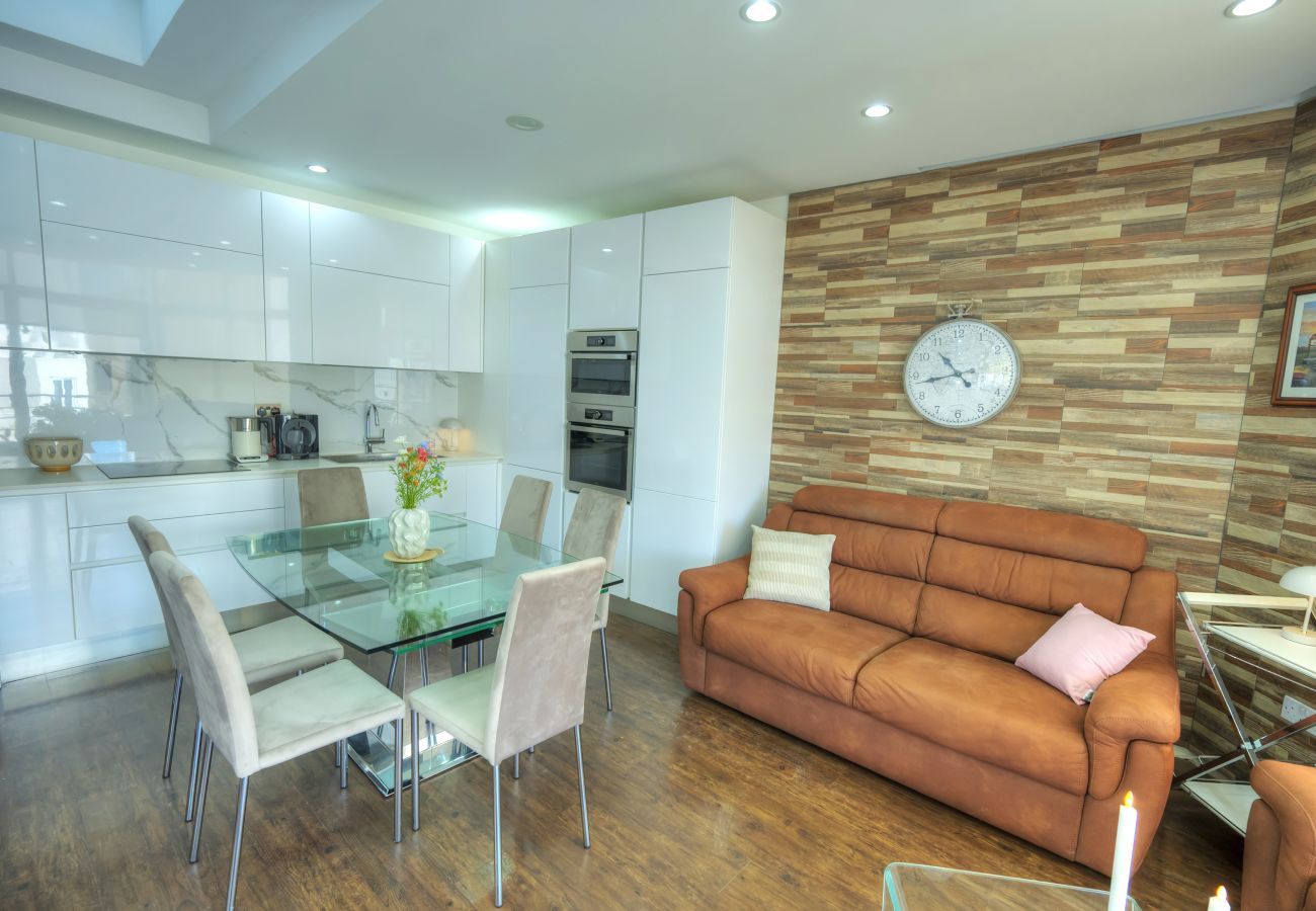 Apartamento en Sliema - Roof terrace, Seaview 3 bedroom penthouse GOSLM-11