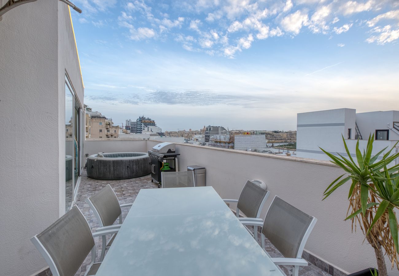 Apartamento en Sliema - Roof terrace, Seaview 3 bedroom penthouse GOSLM-11