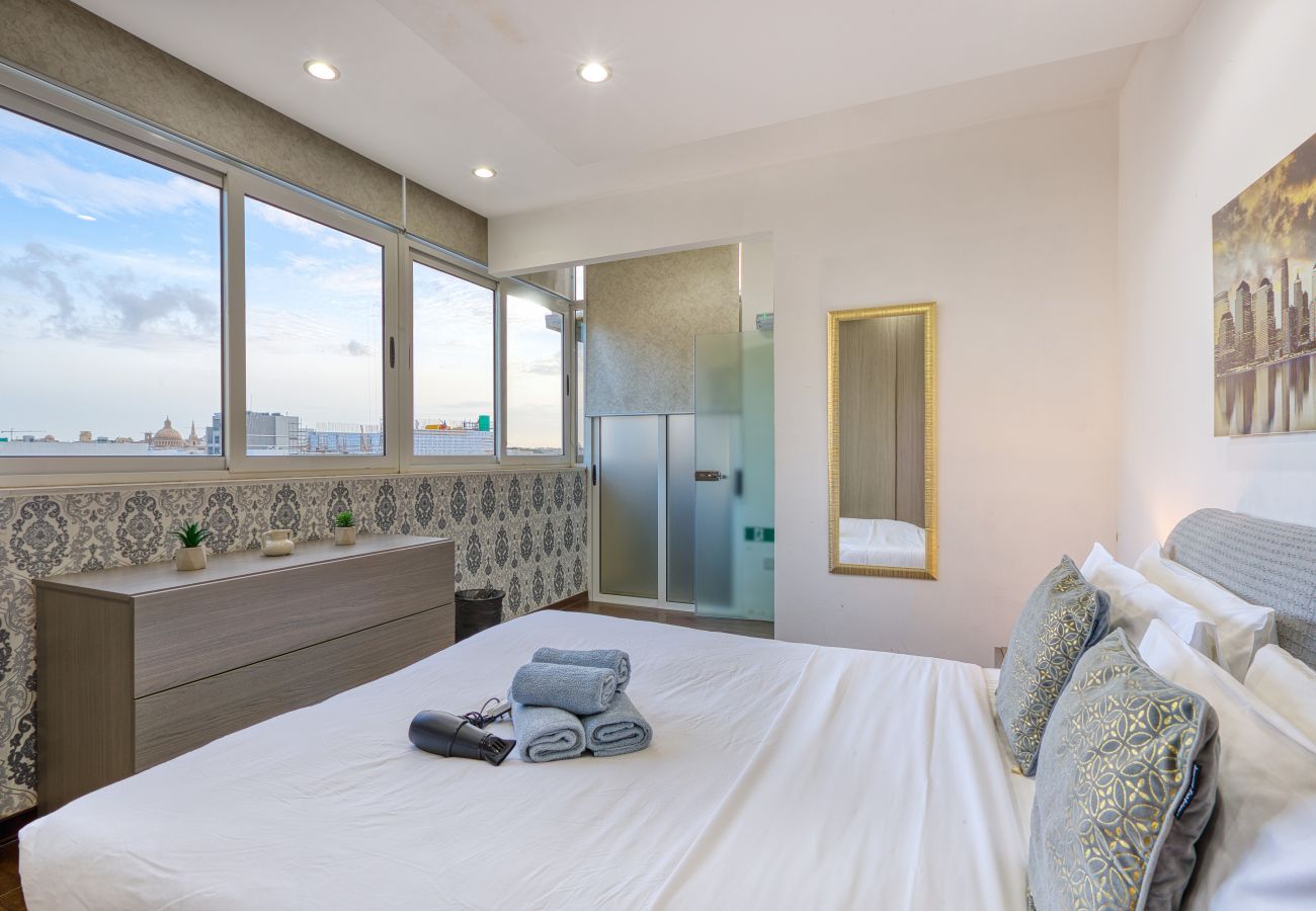 Apartamento en Sliema - Roof terrace, Seaview 3 bedroom penthouse GOSLM-11