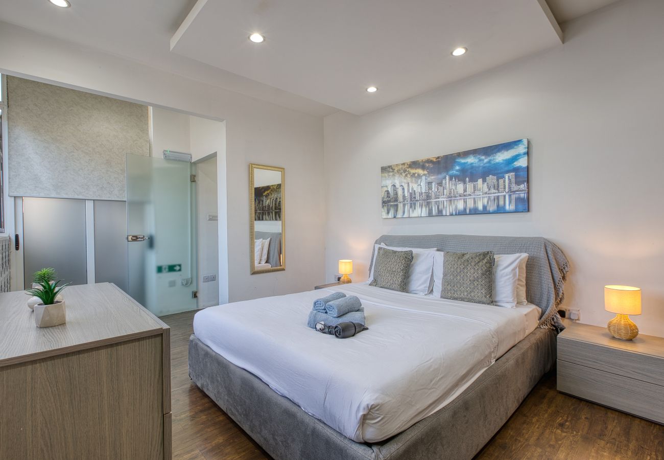 Apartamento en Sliema - Roof terrace, Seaview 3 bedroom penthouse GOSLM-11