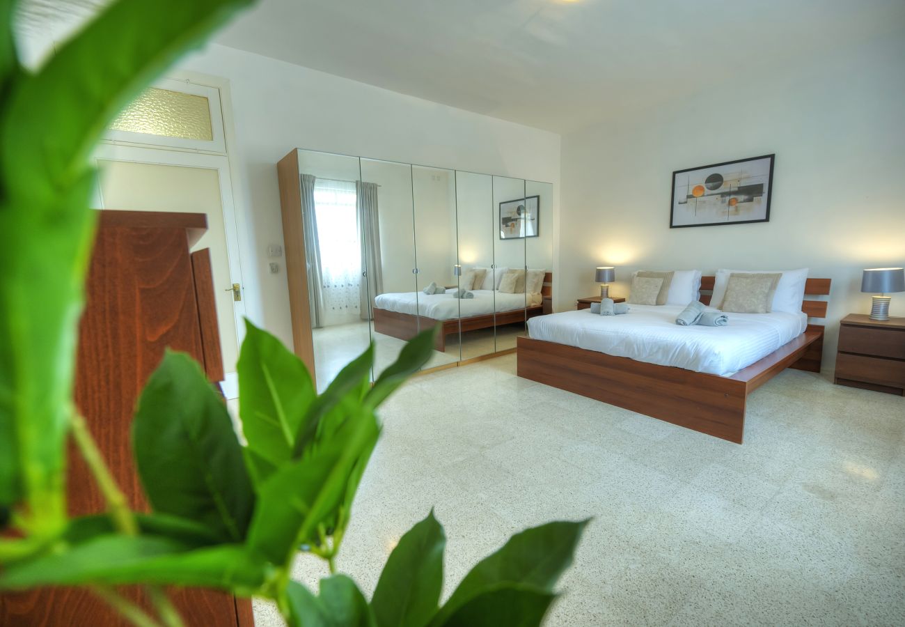 Apartamento en Sliema - Spacious, cozy 2bedroom near Sliema seafront MKIM1-1