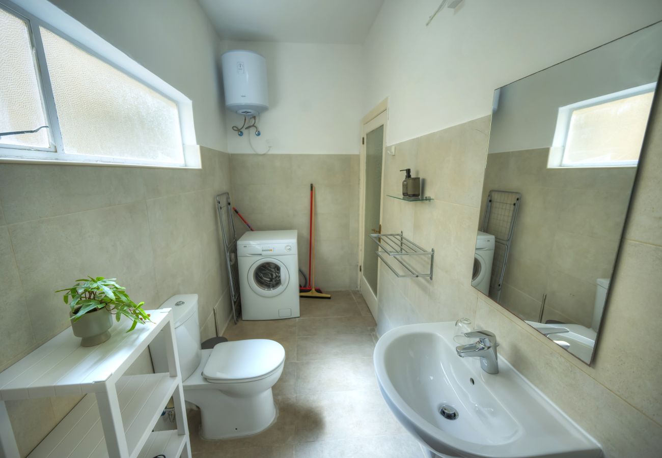 Apartamento en Sliema - Spacious, cozy 2bedroom near Sliema seafront MKIM1-1