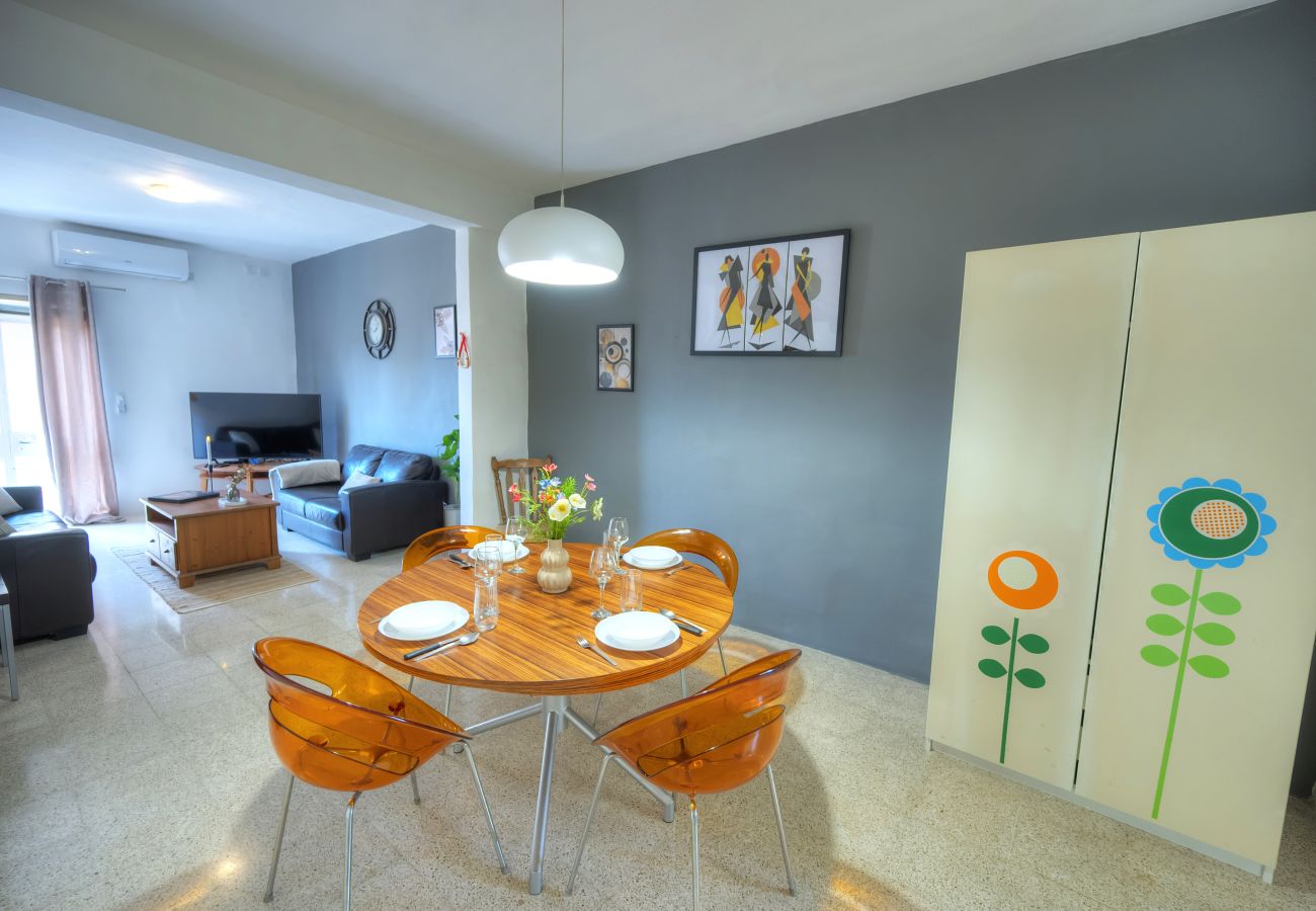 Apartamento en Sliema - Spacious, cozy 2bedroom near Sliema seafront MKIM1-1