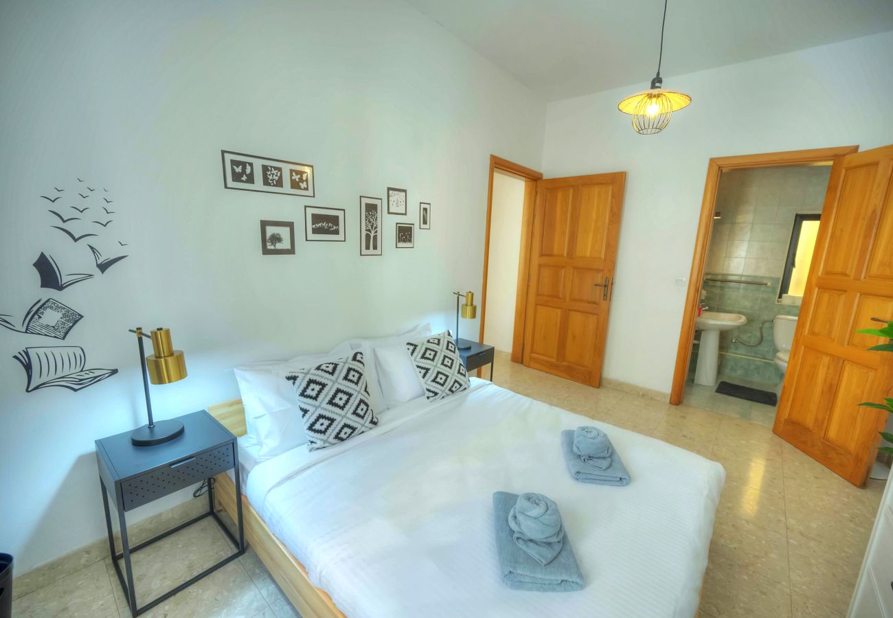 Apartamento en Sliema - Spacious apartment, large yard, near beach PMIC1
