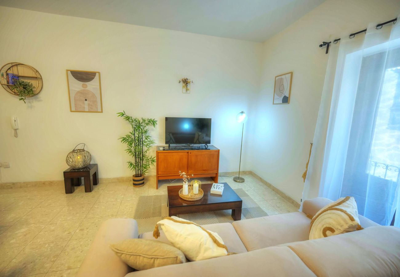 Apartamento en Sliema - Spacious apartment, large yard, near beach PMIC1