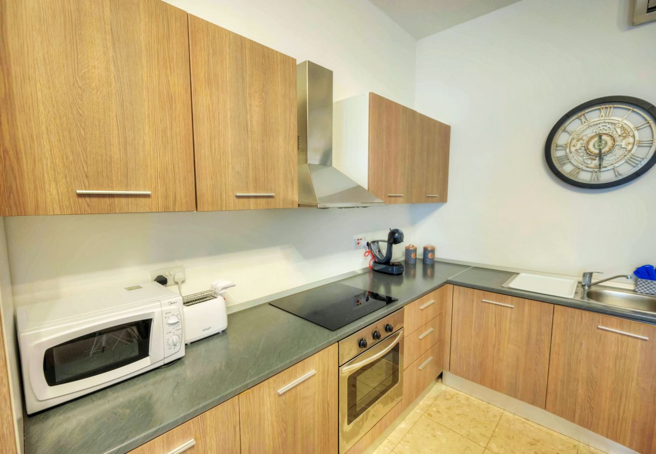 Apartamento en Sliema - Spacious apartment, large yard, near beach PMIC1