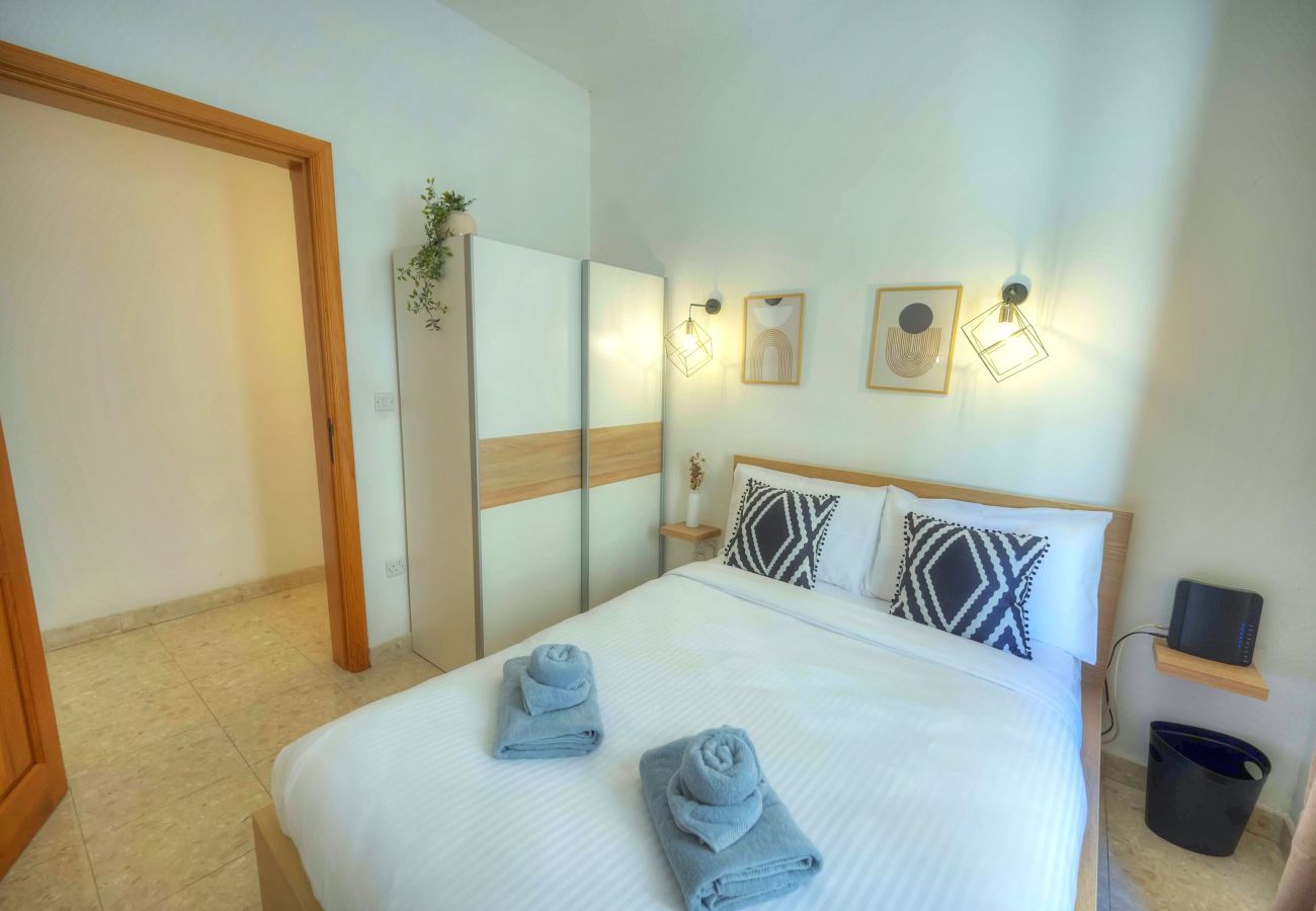 Apartamento en Sliema - Large & cozy flat, spacious yard, near beach PMIC2