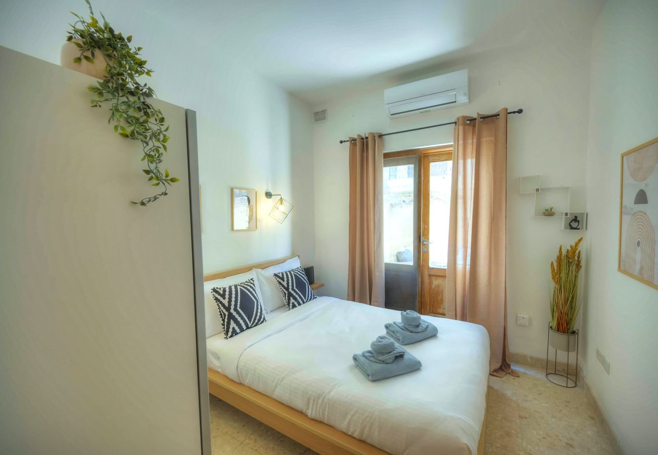 Apartamento en Sliema - Large & cozy flat, spacious yard, near beach PMIC2
