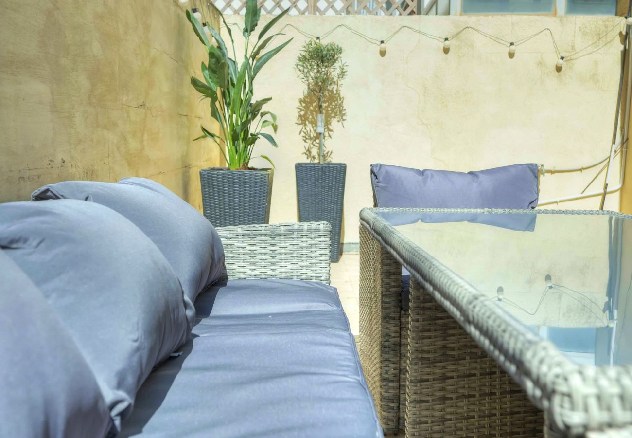 Apartamento en Sliema - Large & cozy flat, spacious yard, near beach PMIC2