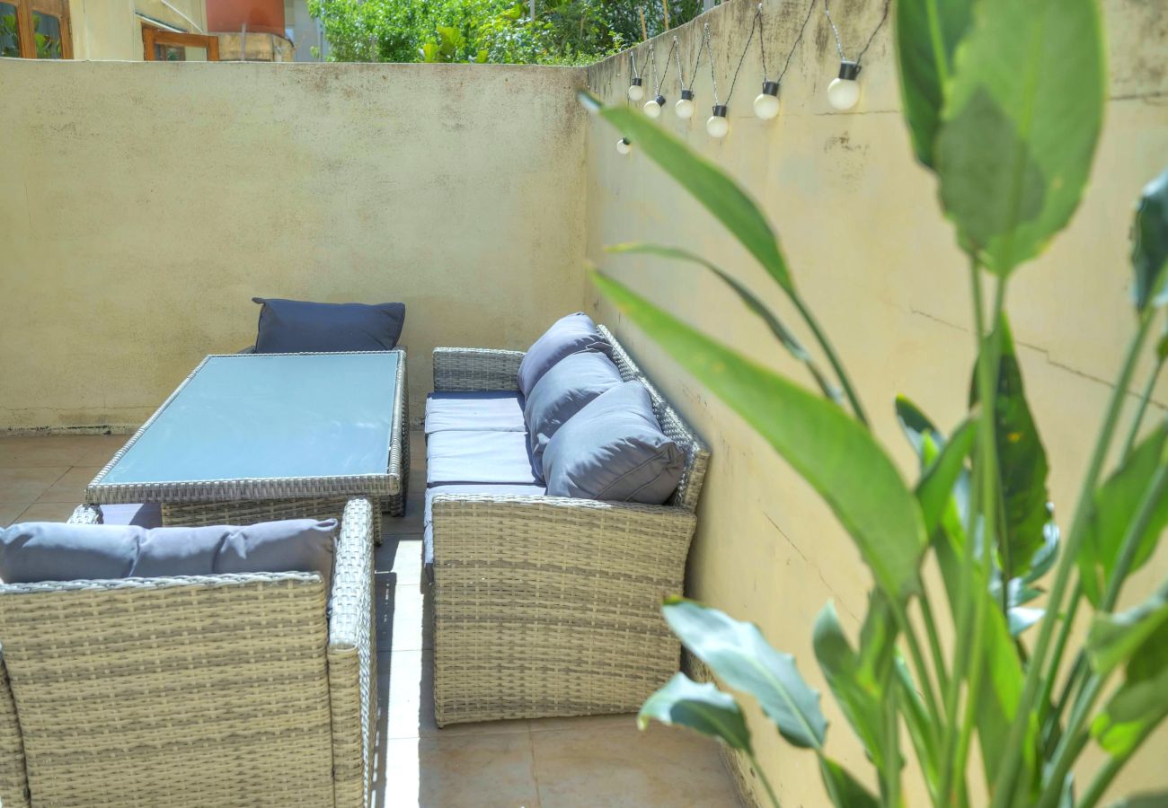 Apartamento en Sliema - Large & cozy flat, spacious yard, near beach PMIC2