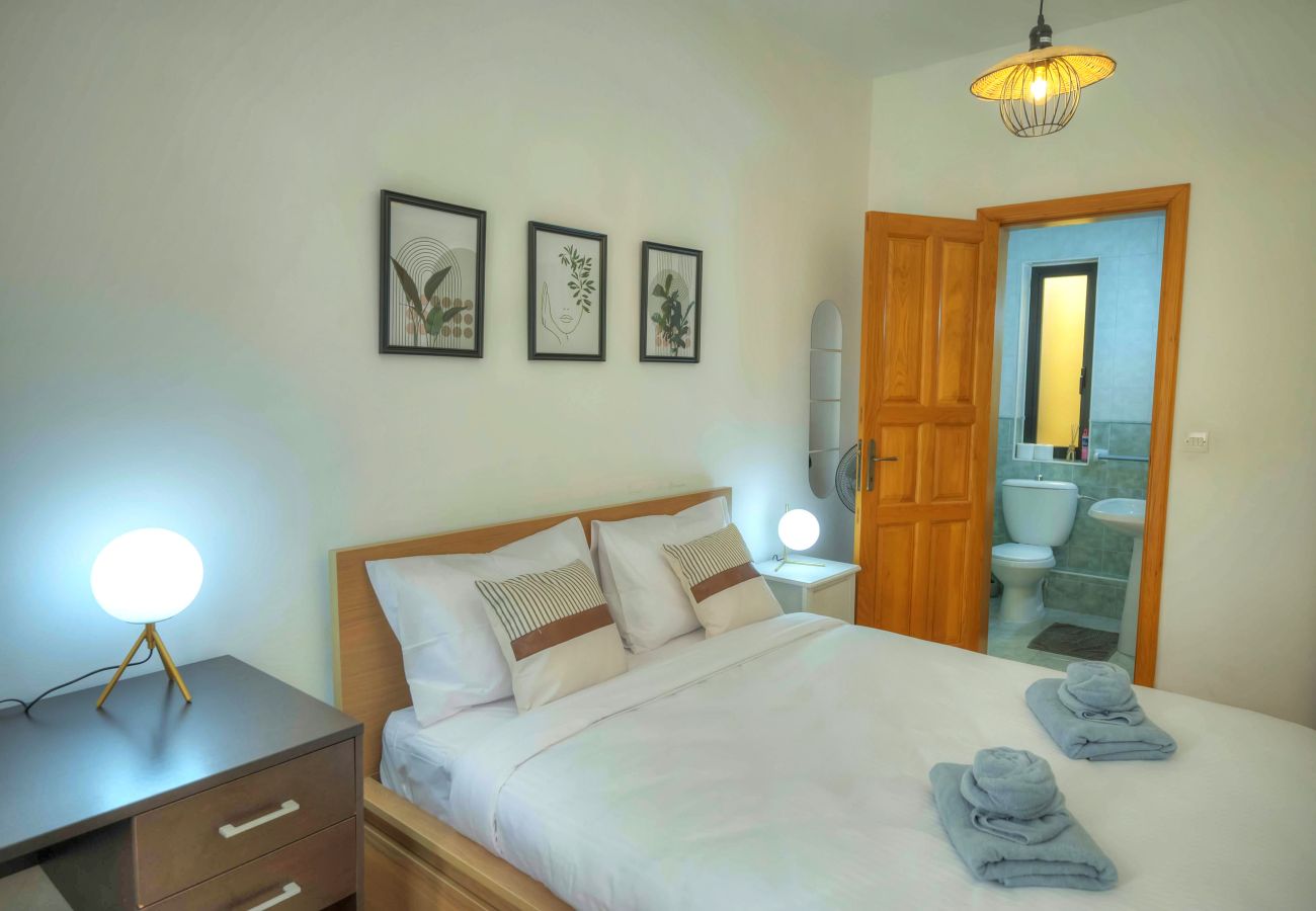 Apartamento en Sliema - Large & cozy flat, spacious yard, near beach PMIC2