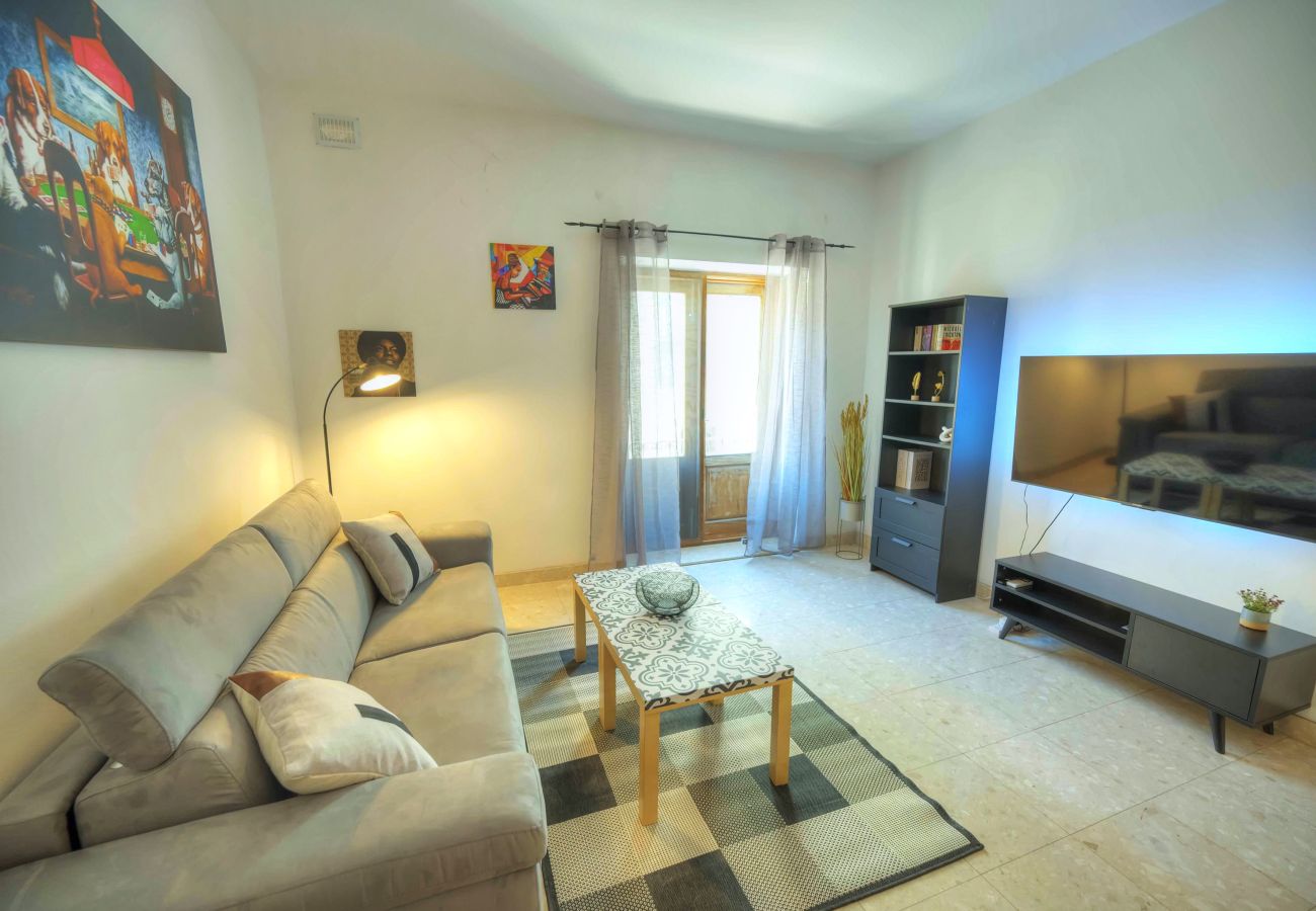 Apartamento en Sliema - Large & cozy flat, spacious yard, near beach PMIC2