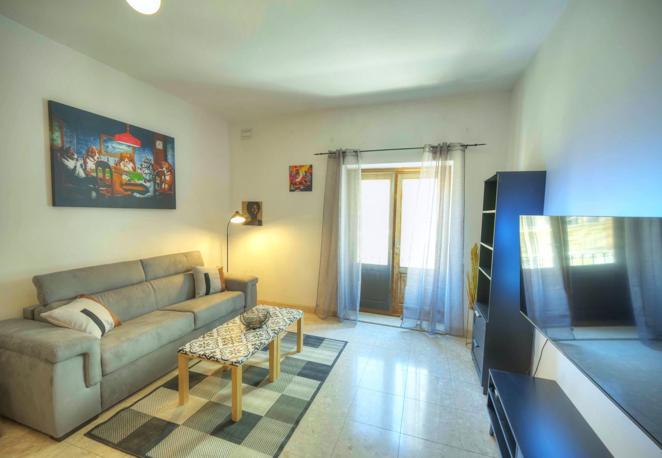 Apartamento en Sliema - Large & cozy flat, spacious yard, near beach PMIC2
