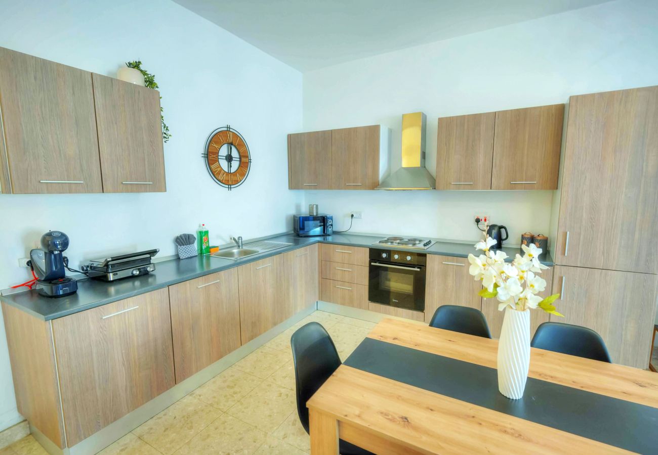 Apartamento en Sliema - Large & cozy flat, spacious yard, near beach PMIC2