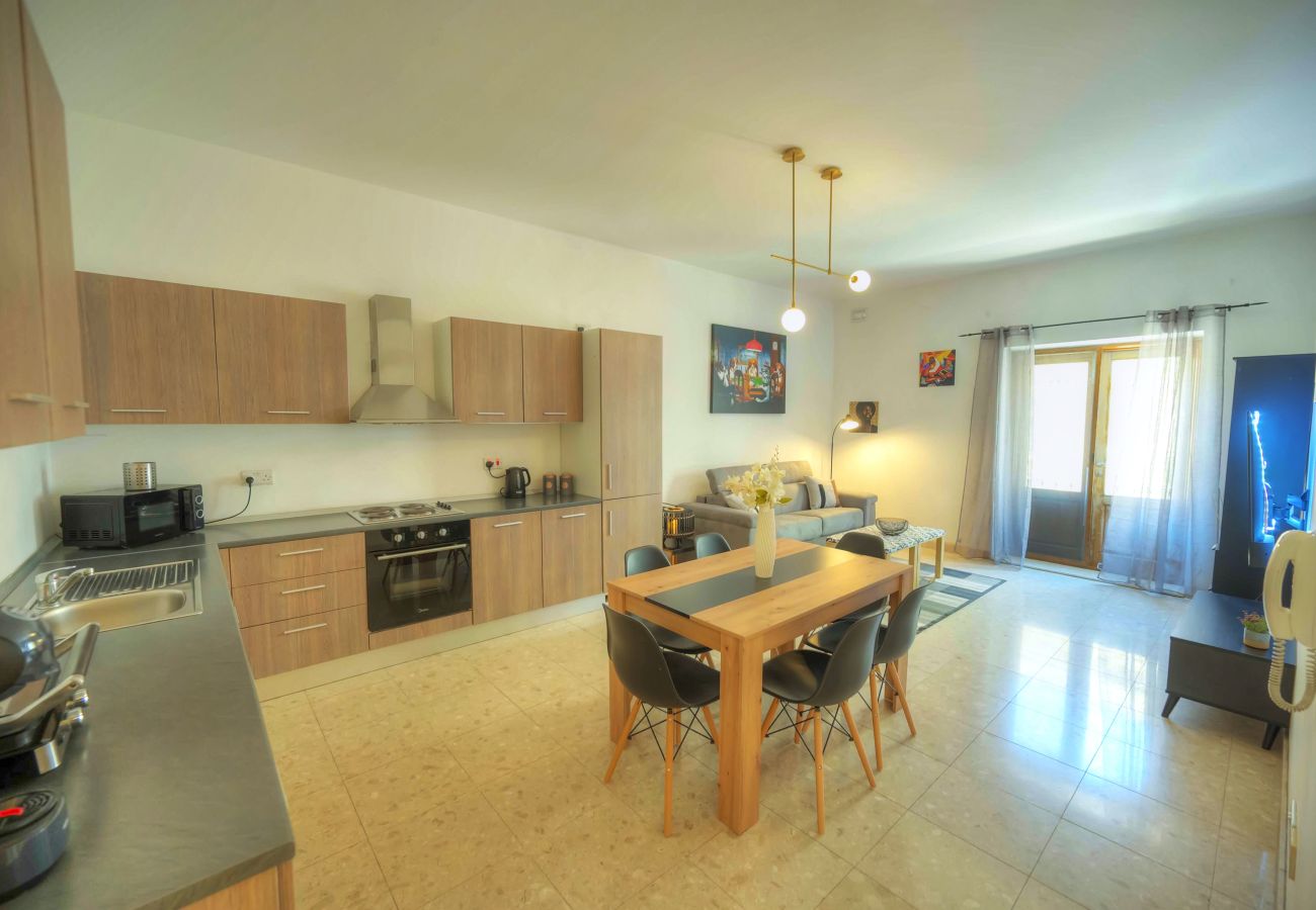 Apartamento en Sliema - Large & cozy flat, spacious yard, near beach PMIC2