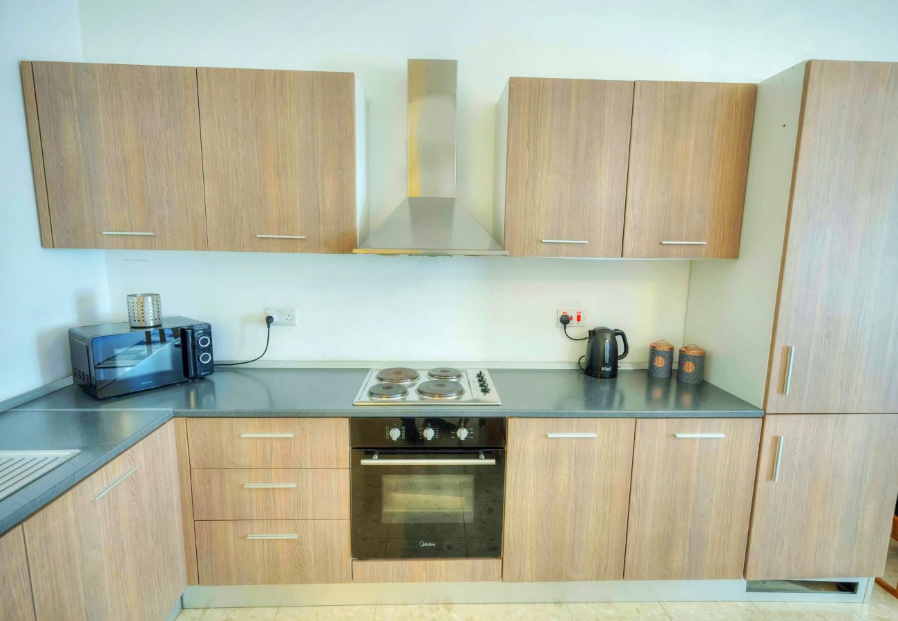 Apartamento en Sliema - Large & cozy flat, spacious yard, near beach PMIC2