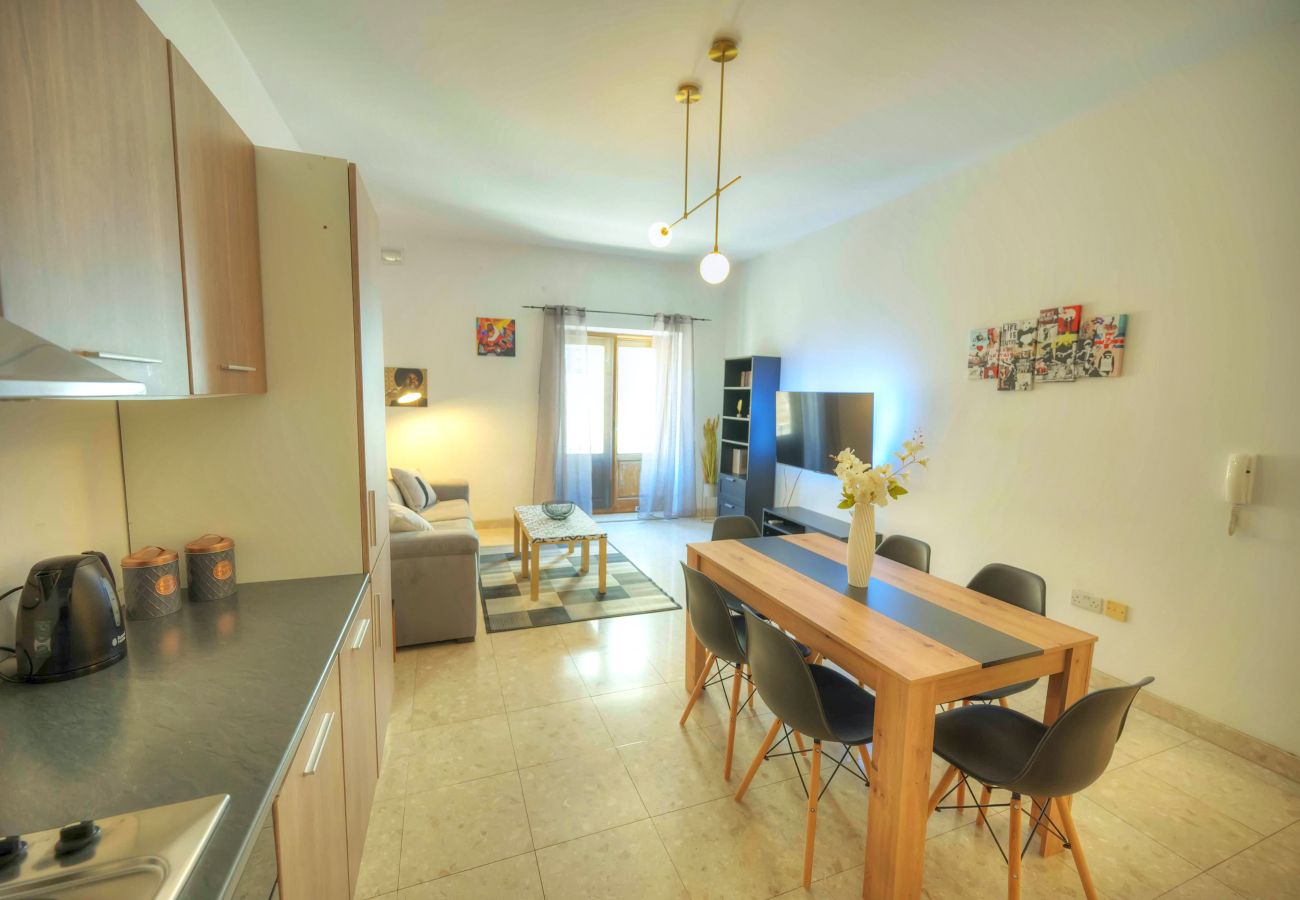Apartamento en Sliema - Large & cozy flat, spacious yard, near beach PMIC2