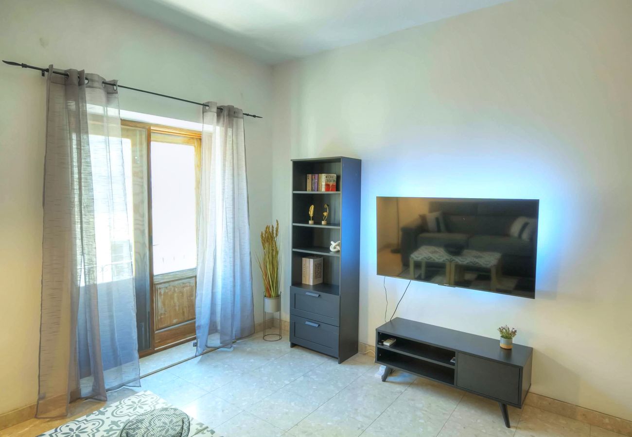 Apartamento en Sliema - Large & cozy flat, spacious yard, near beach PMIC2