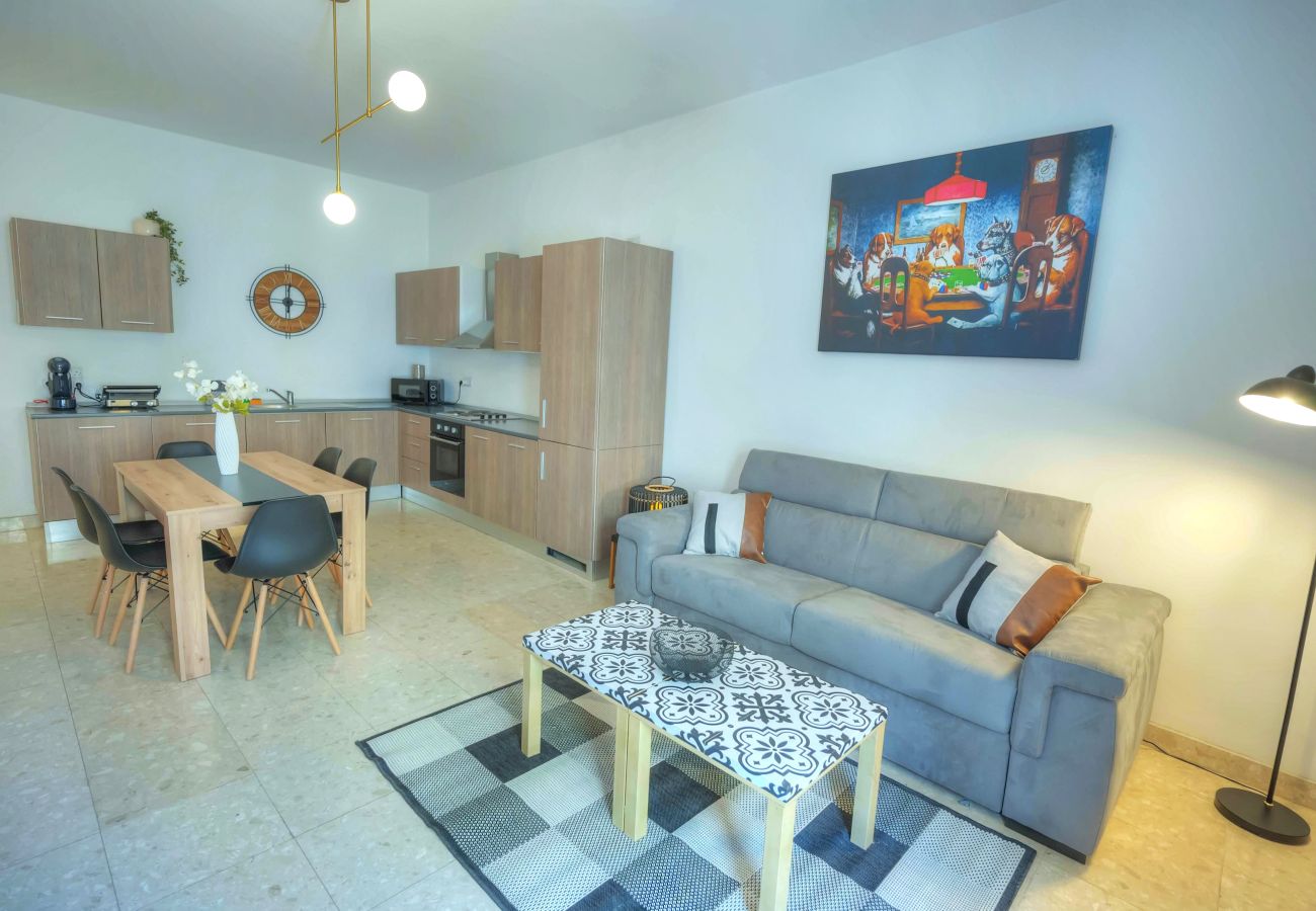 Apartamento en Sliema - Large & cozy flat, spacious yard, near beach PMIC2