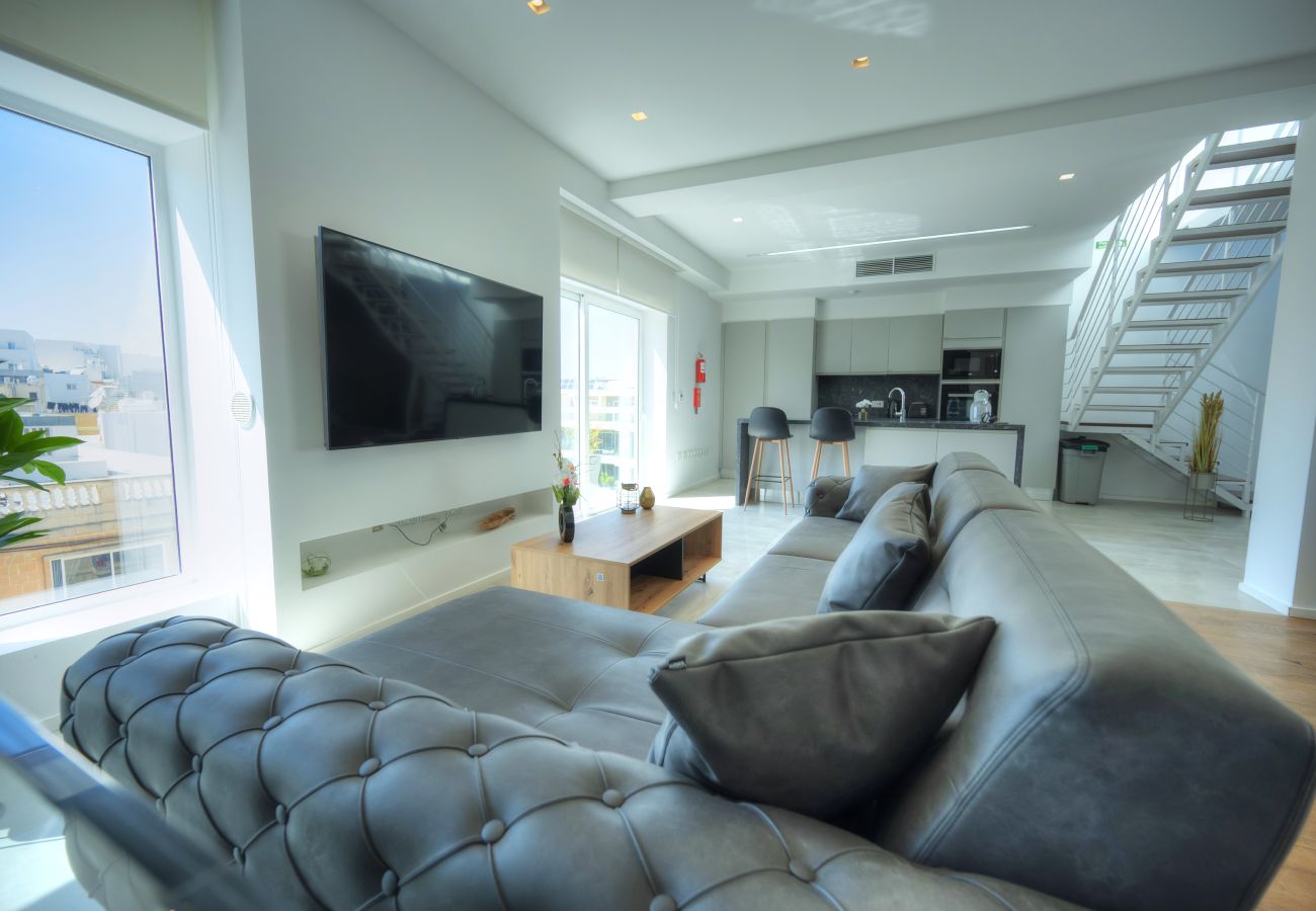 Apartamento en Swieqi - Elegant 2 bedrooms, large sun terrace, pool GCAT1-1