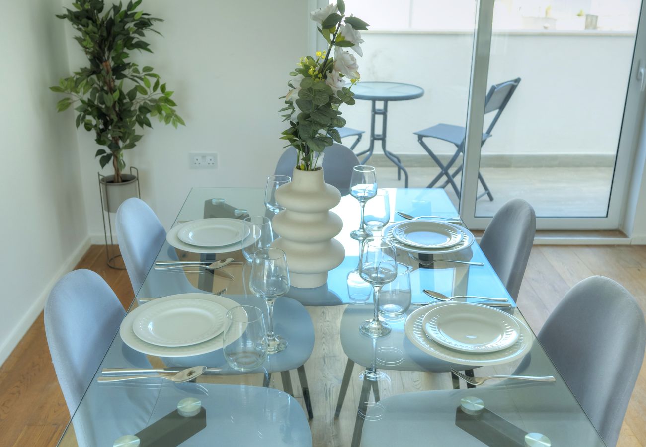 Apartamento en Swieqi - Elegant 2 bedrooms, large sun terrace, pool GCAT1-1