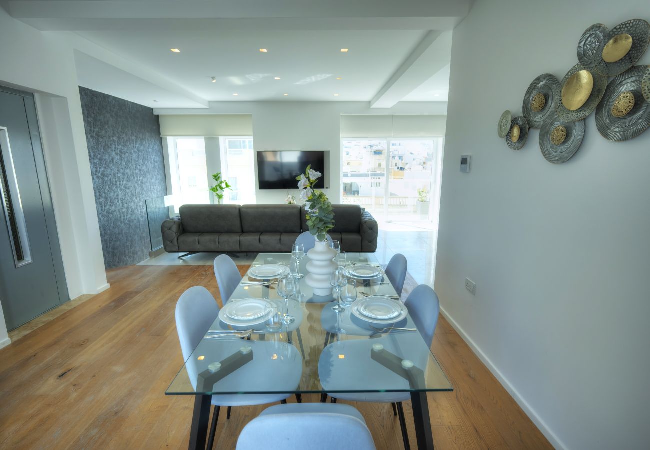 Apartamento en Swieqi - Elegant 2 bedrooms, large sun terrace, pool GCAT1-1
