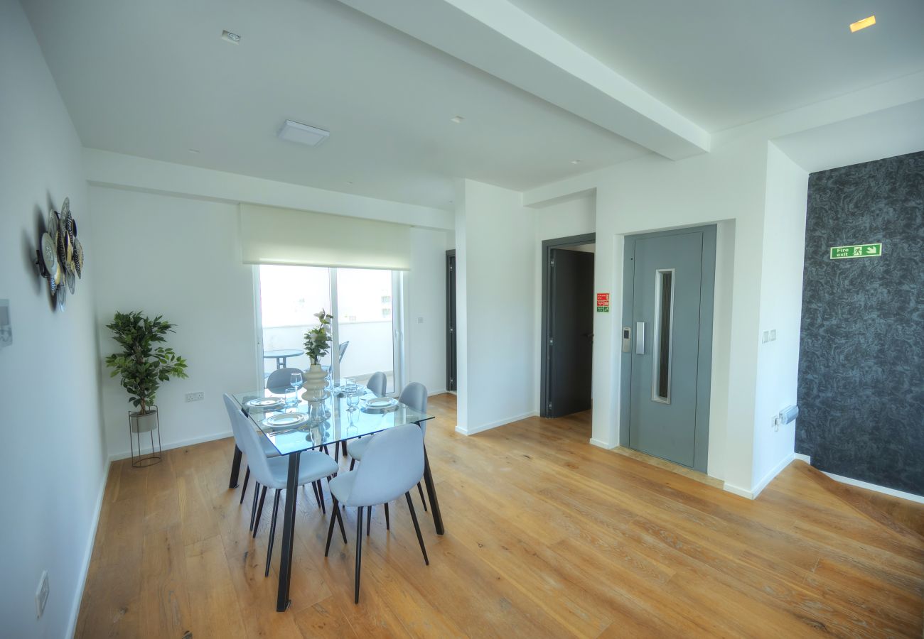Apartamento en Swieqi - Elegant 2 bedrooms, large sun terrace, pool GCAT1-1