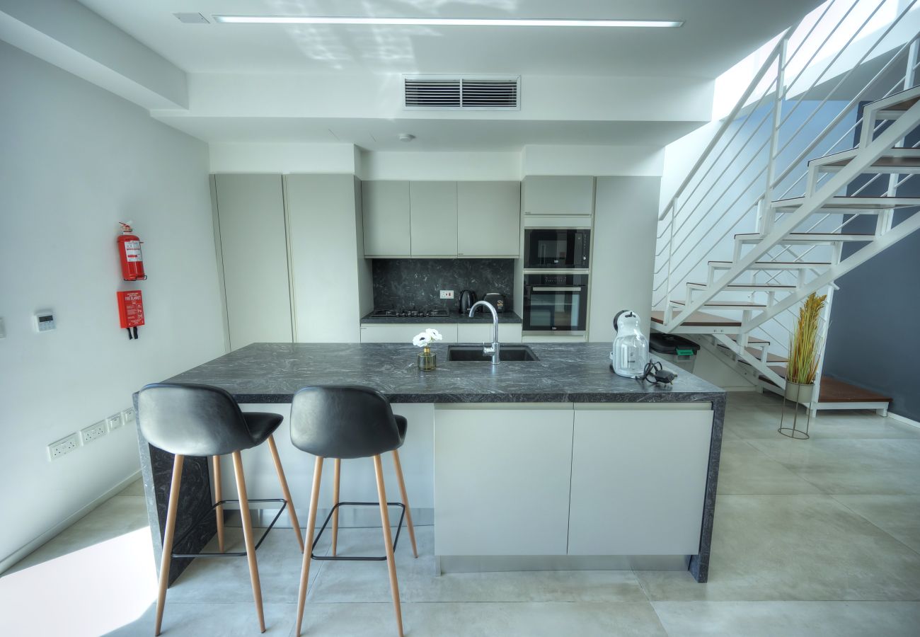 Apartamento en Swieqi - Elegant 2 bedrooms, large sun terrace, pool GCAT1-1