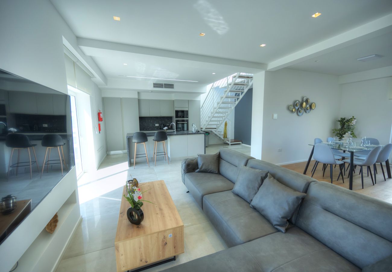 Apartamento en Swieqi - Elegant 2 bedrooms, large sun terrace, pool GCAT1-1