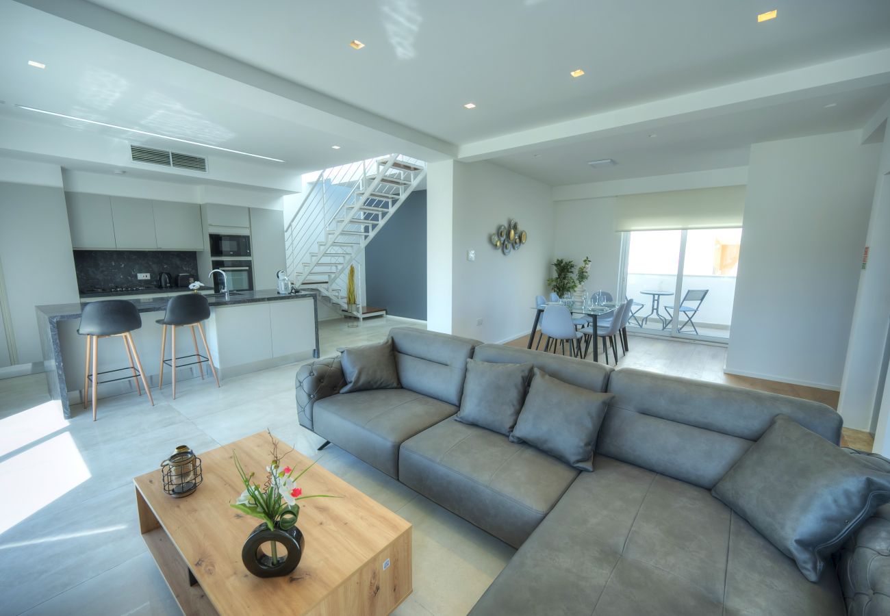 Apartamento en Swieqi - Elegant 2 bedrooms, large sun terrace, pool GCAT1-1