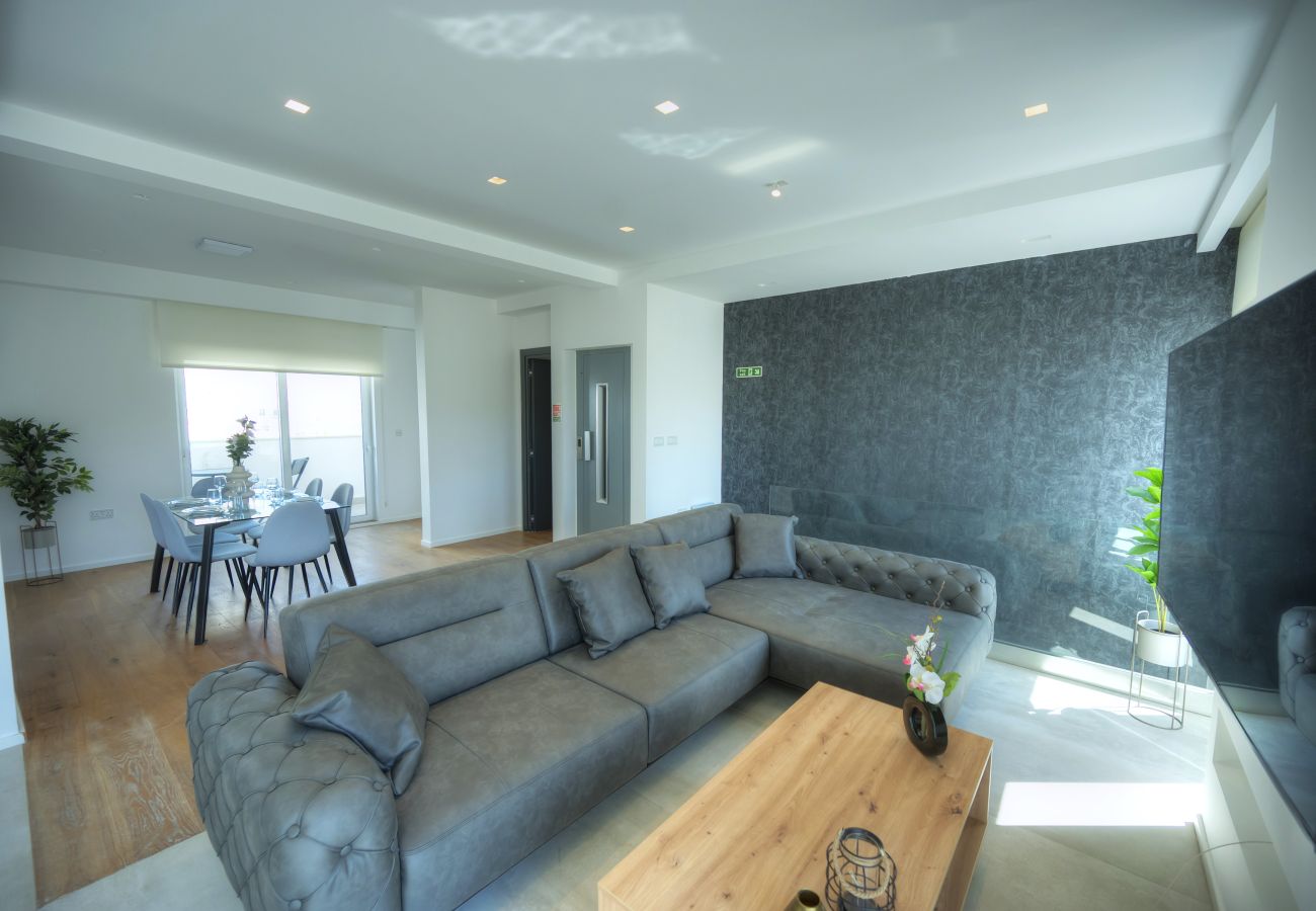 Apartamento en Swieqi - Elegant 2 bedrooms, large sun terrace, pool GCAT1-1