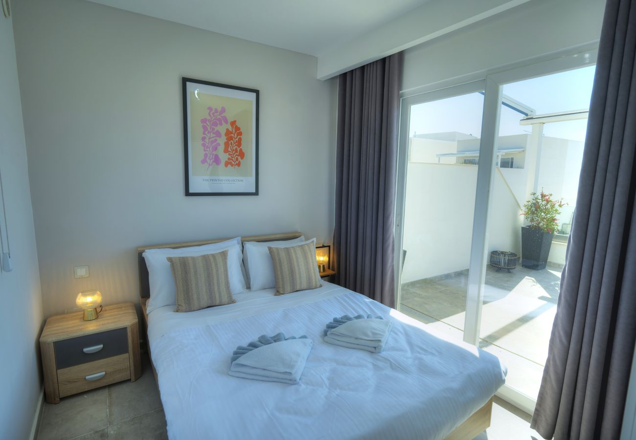 Apartamento en Swieqi - Elegant 2 bedrooms, large sun terrace, pool GCAT1-1