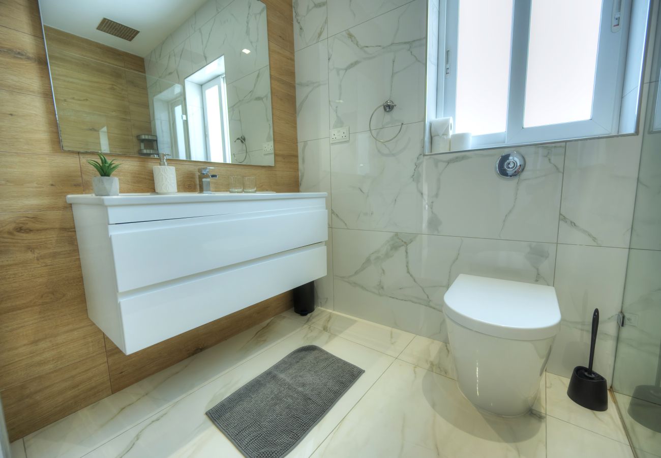 Apartamento en Swieqi - Elegant 2 bedrooms, large sun terrace, pool GCAT1-1