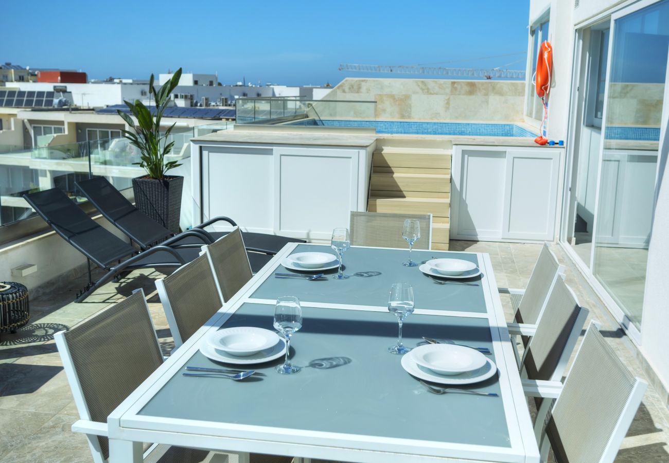 Apartamento en Swieqi - Elegant 2 bedrooms, large sun terrace, pool GCAT1-1