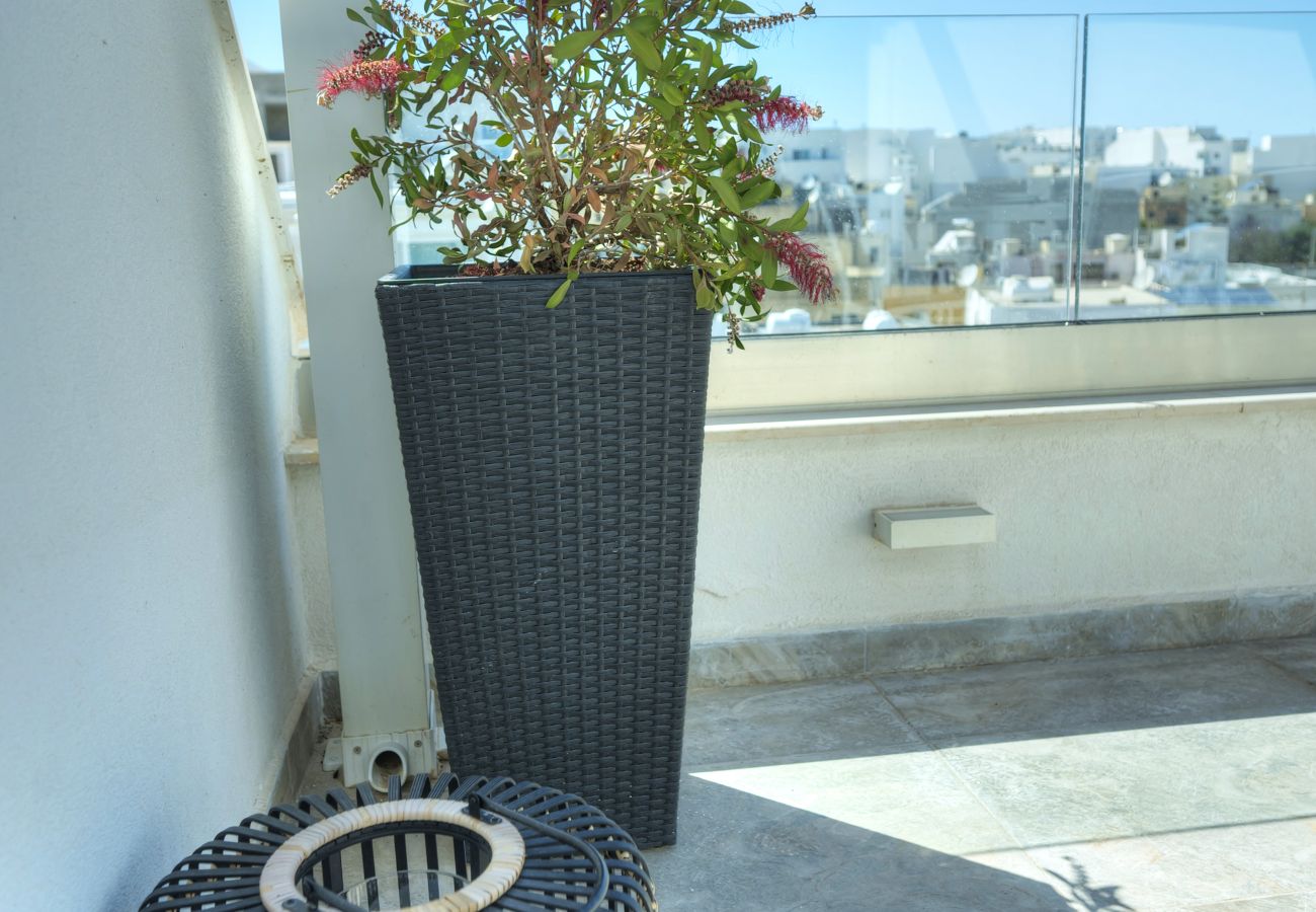 Apartamento en Swieqi - Elegant 2 bedrooms, large sun terrace, pool GCAT1-1