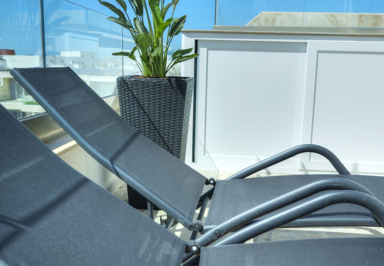 Apartamento en Swieqi - Elegant 2 bedrooms, large sun terrace, pool GCAT1-1