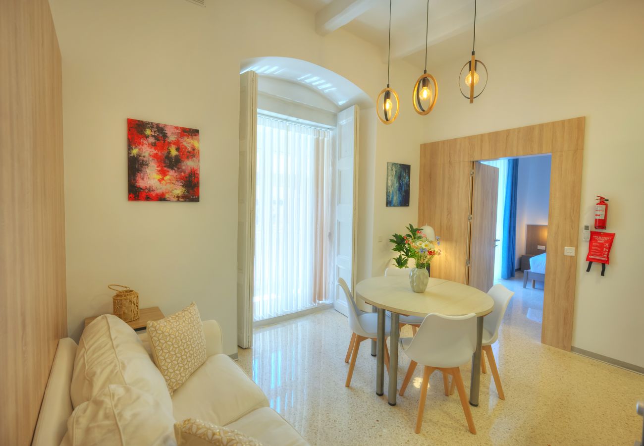 Apartamento en Valletta - Tasteful 2bedrooms with Maltese balcony MCOP1-2