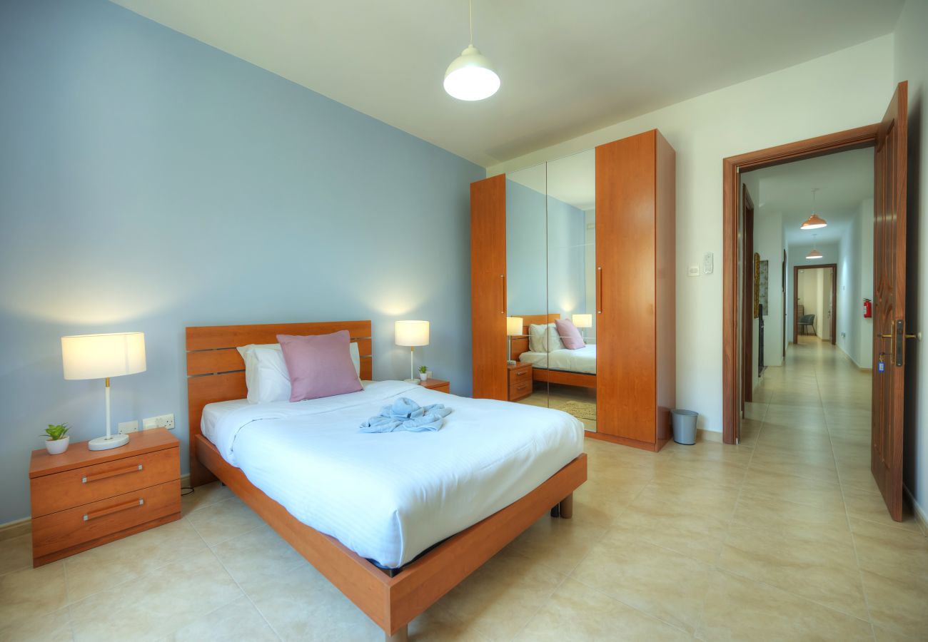 Casa en Sliema - 3bedroom house with yard and roof terrace CZER1-1