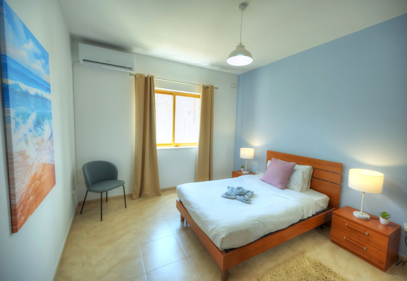 Casa en Sliema - 3bedroom house with yard and roof terrace CZER1-1