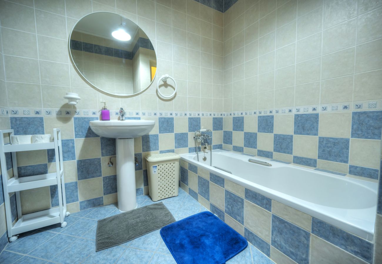 Casa en Sliema - 3bedroom house with yard and roof terrace CZER1-1